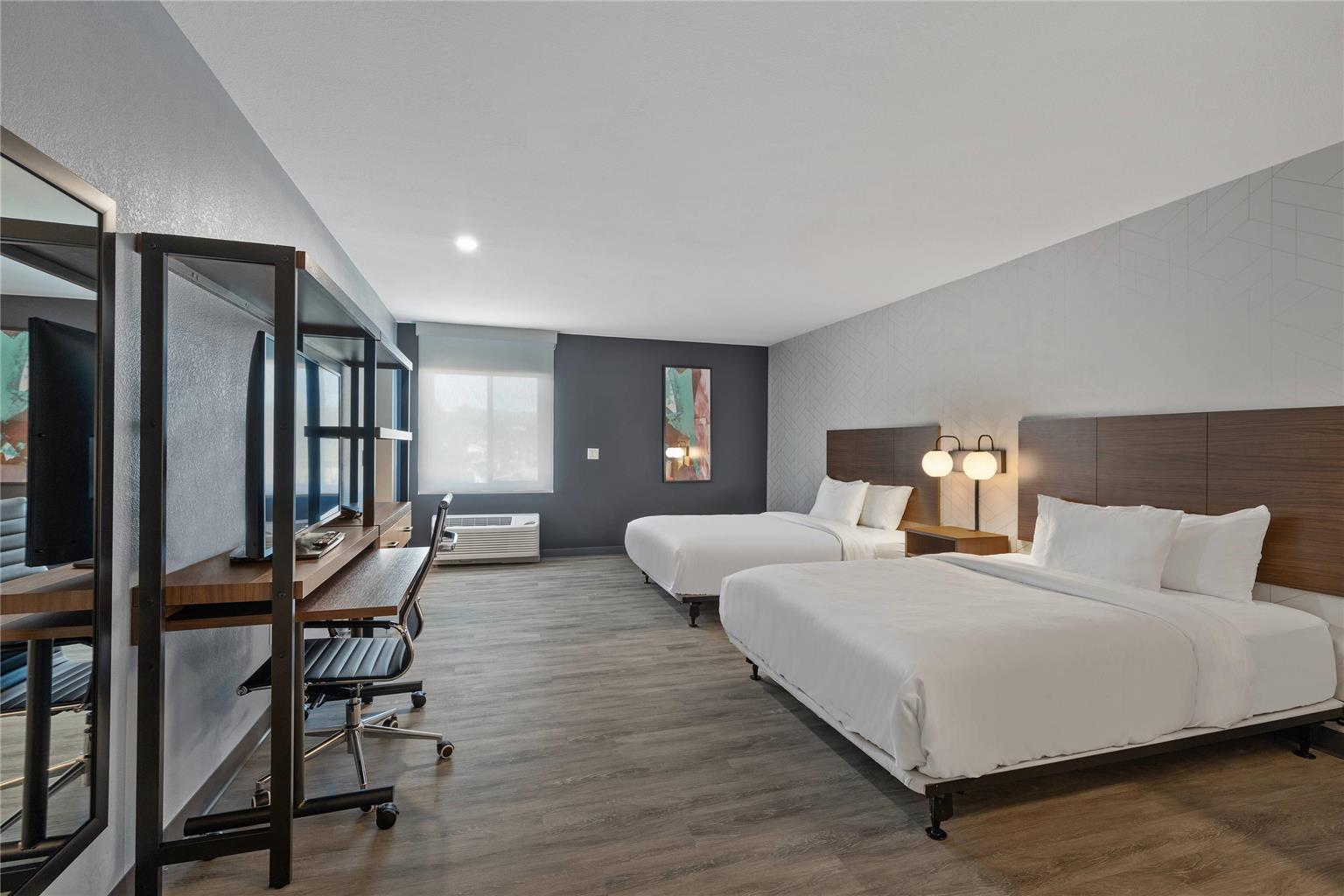 Everhome Suites Corona - photo 18