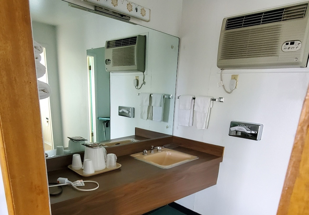 Robin Hood Motel - photo 20