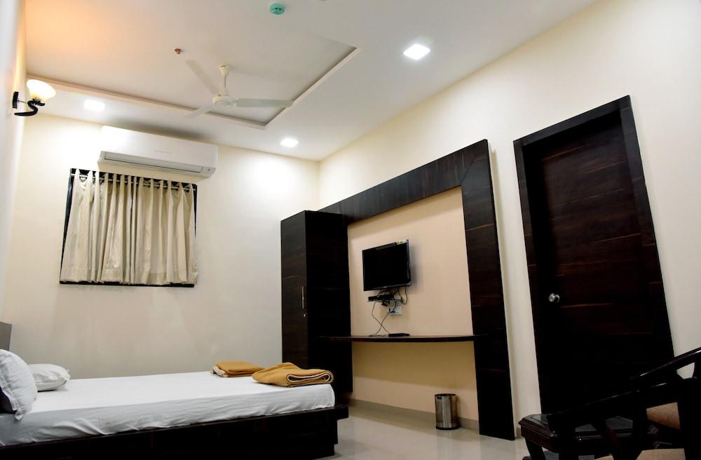 Topline Foods Resort — Dhulia