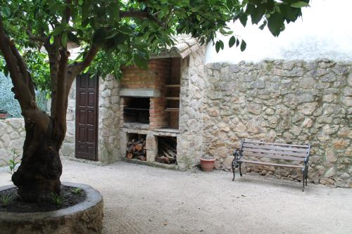 El Corral de la Vera - carbon neutral hotel in Losar De La Vera