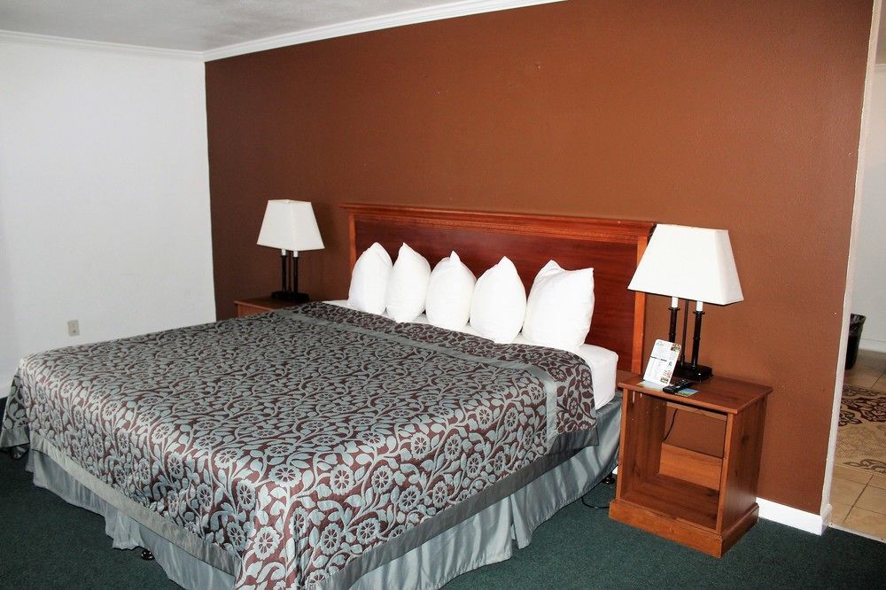 Days Inn Everett - photo 21