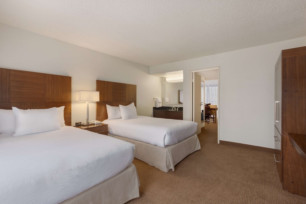 Embassy Suites Hotel Baton Rouge - photo 12