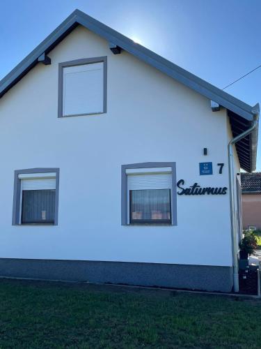 Kuća za odmor Saturnus - last minute hotel in Karanac