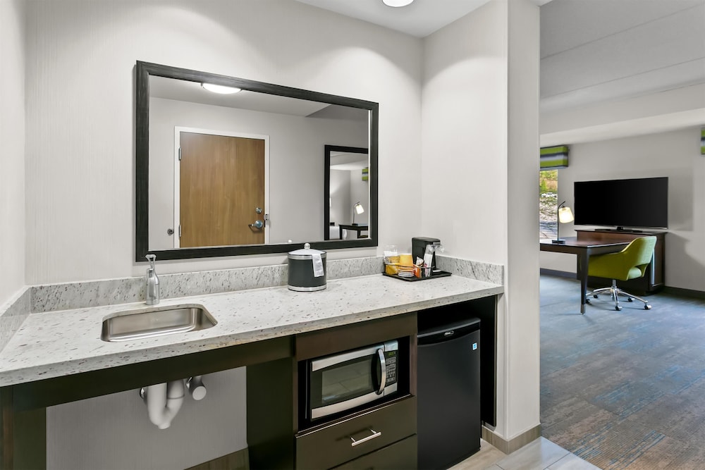 Hampton Inn & Suites Baltimore Woodlawn - photo 27