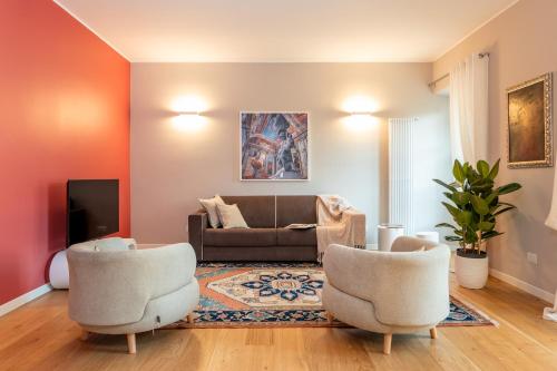 Luxurious & Spacious Flats in Duomo — 4-Star Luxury Hotel in Milan, Italy