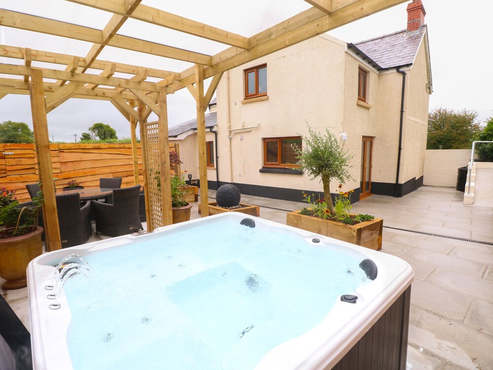 Brynawel - last minute hotel in Carmarthen