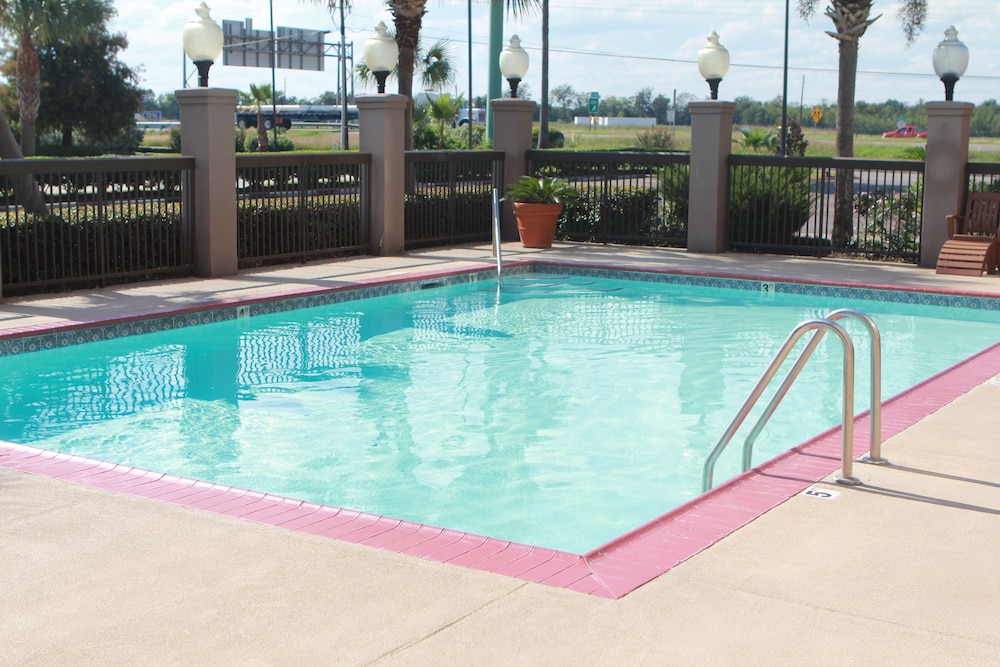Hampton Inn Beaumont - photo 19