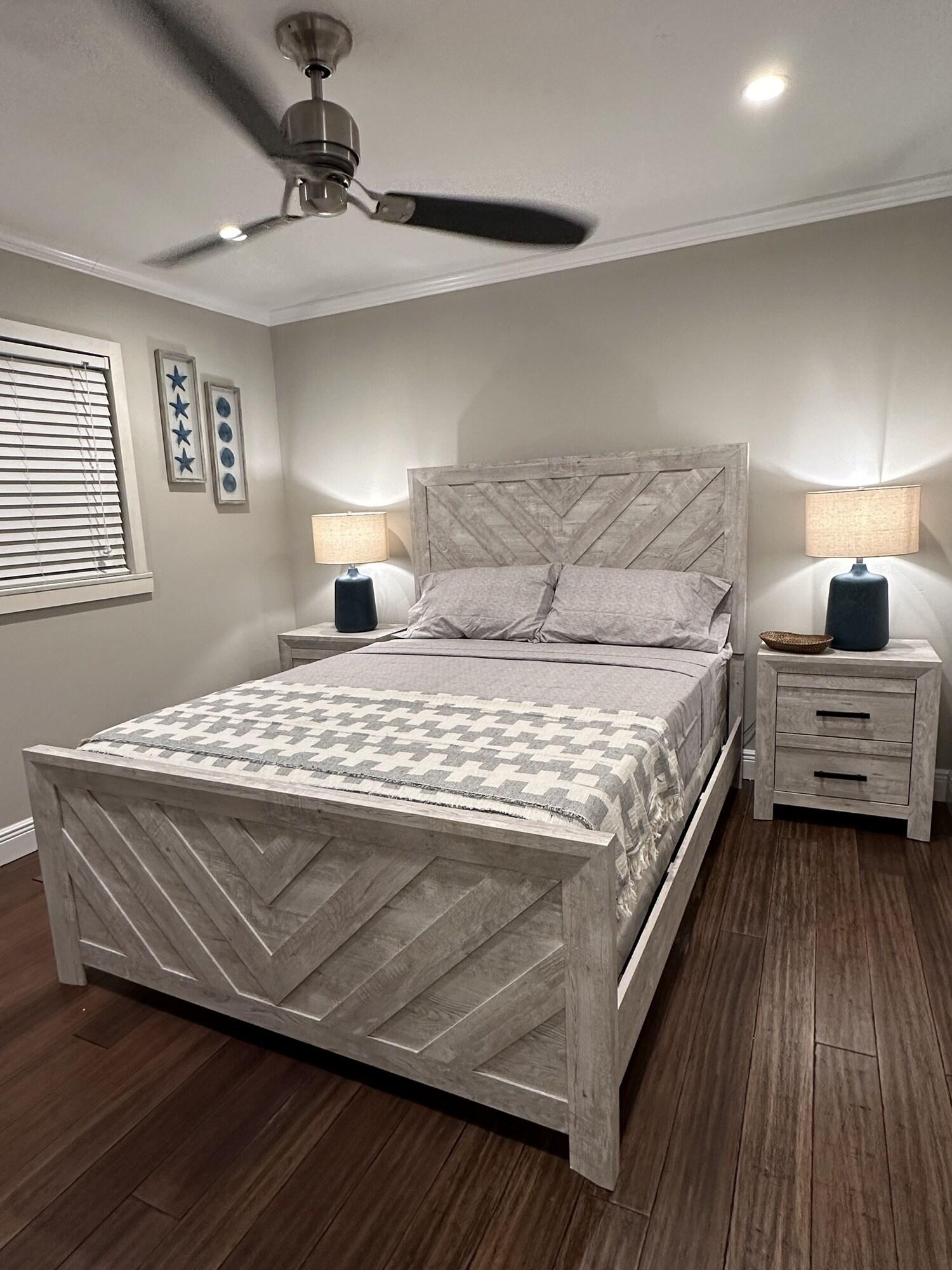 New Beach Cabana with Mini Golf in Venice, United States