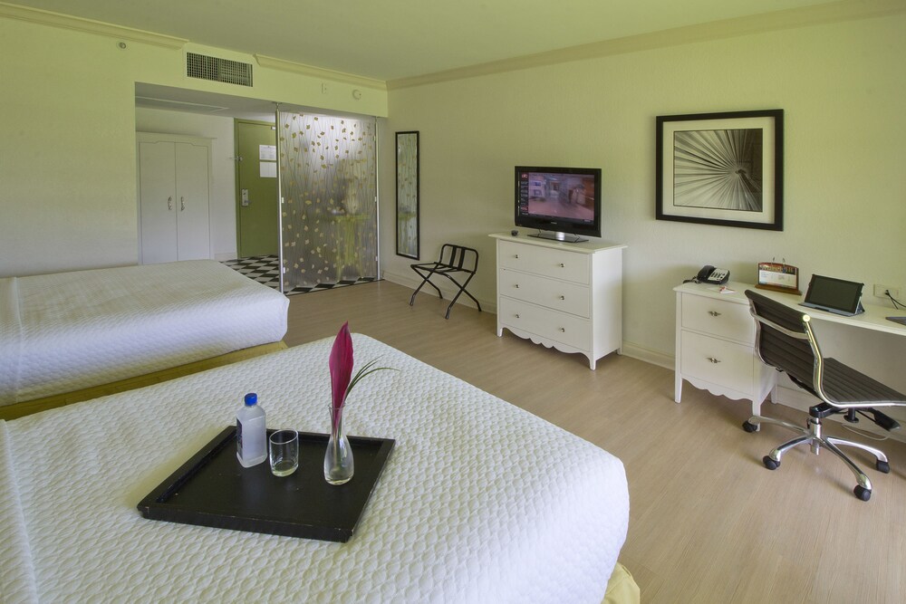 Miami Lakes Hotel and Golf - photo 8