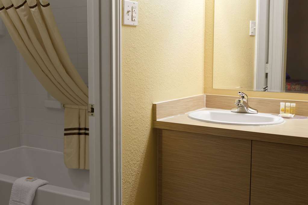 Days Inn by Wyndham Denver Downtown - photo 12