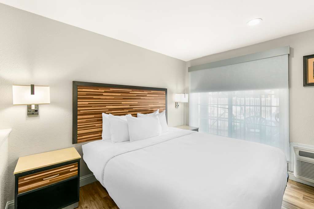Quality Inn & Suites Sacramento Downtown Area - photo 27