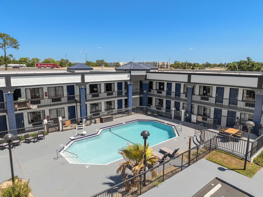 Baymont by Wyndham Orlando East - photo 35