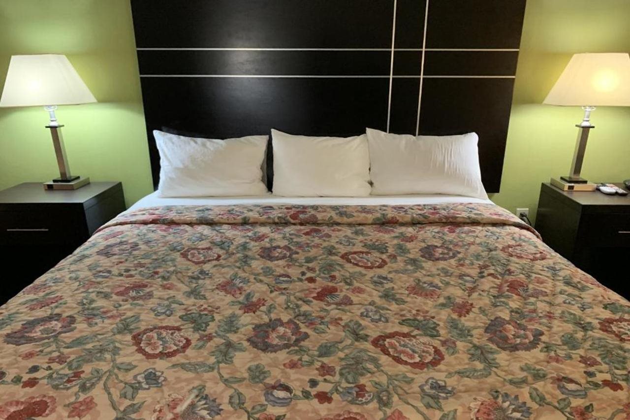 Kings Inn Torrington - photo 17