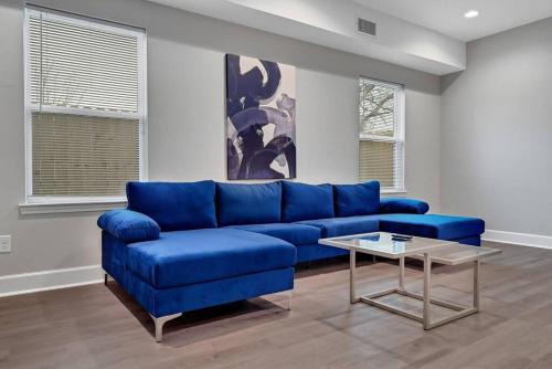 Friends & Family 6 bedrooms 8 beds 4 bath Sleeps 12 in Houston, United States