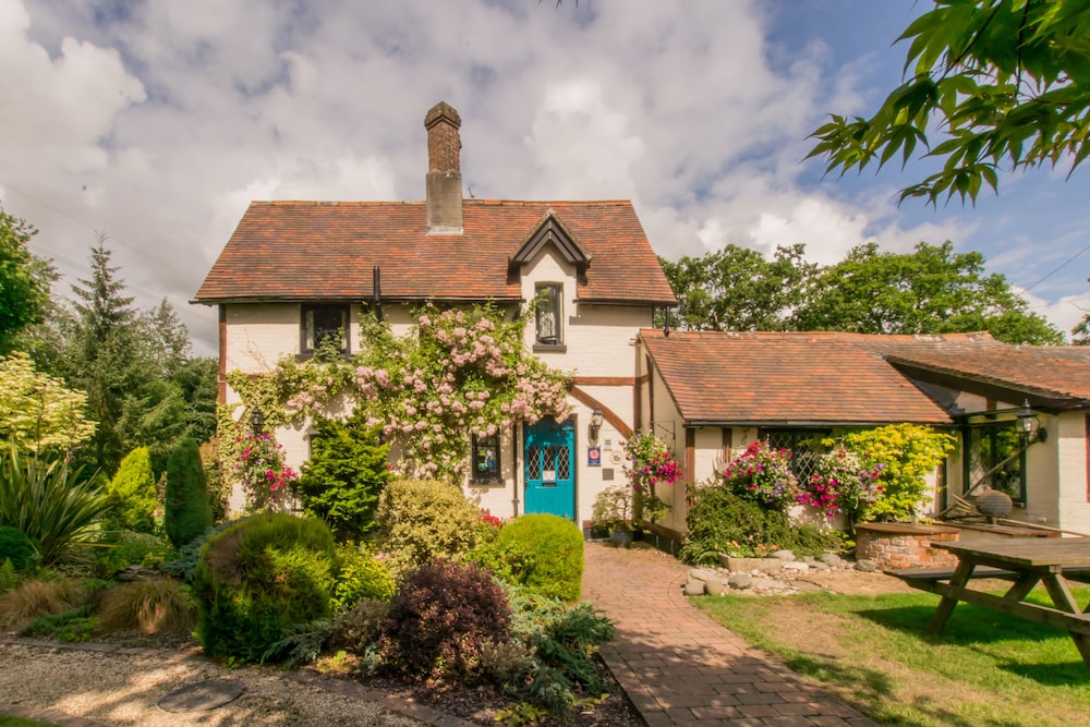 Dale Farm House — 4-Star Luxury Hotel in Southampton, United Kingdom