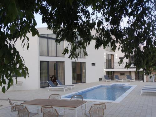 Villa Bagulina — 4-Star Luxury Hotel in Drnis, Croatia
