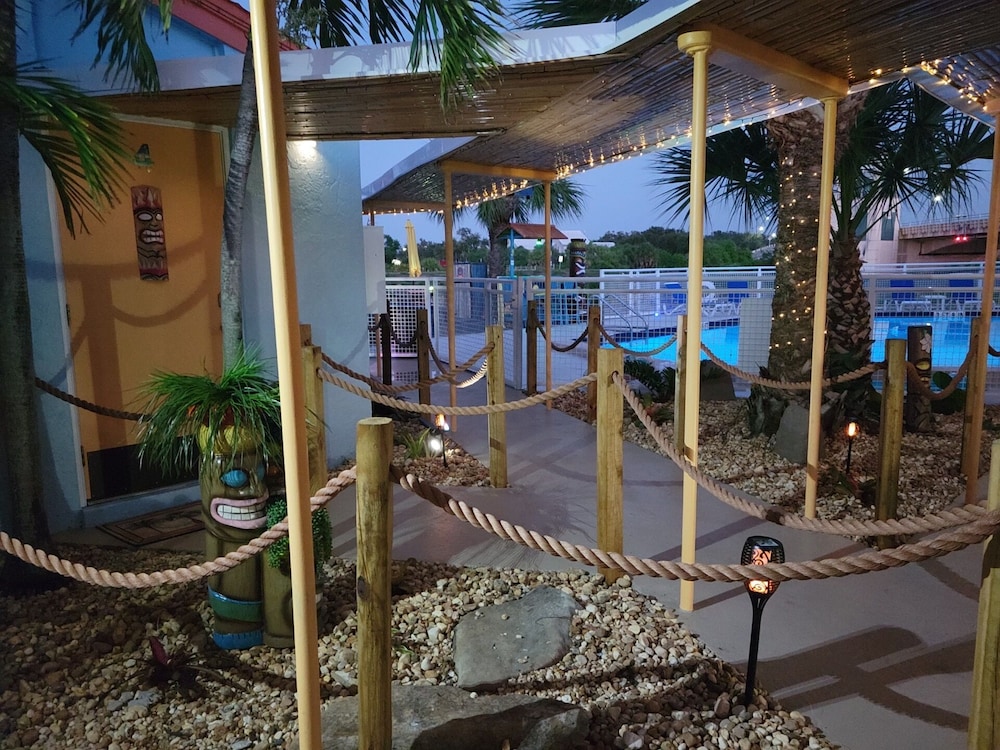 Kon Tiki Inn - photo 48