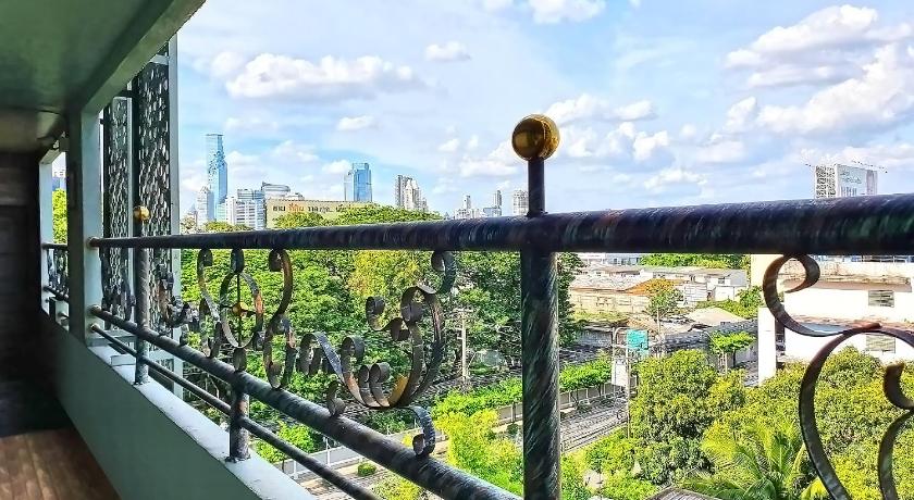 The Montana Lodge Sathorn
