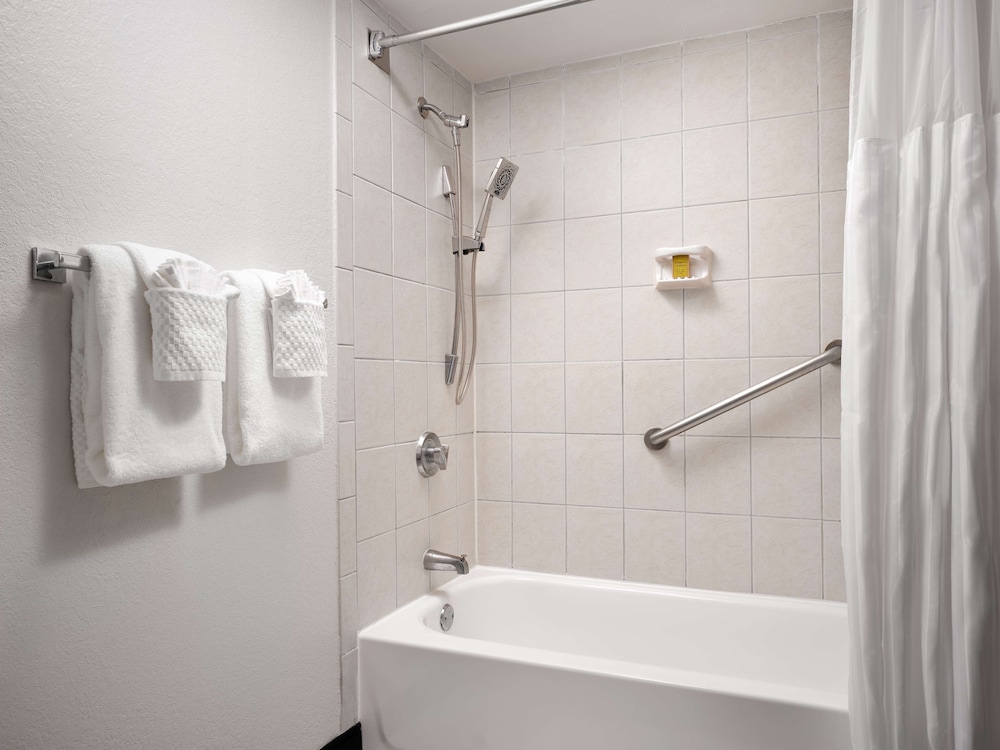 Hilton Garden Inn Cocoa Beach Oceanfront - photo 21