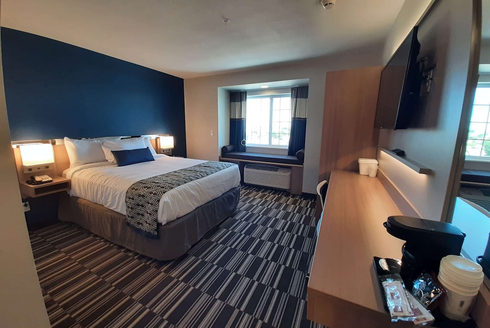 Microtel Inn & Suites by Wyndham Loveland - photo 12