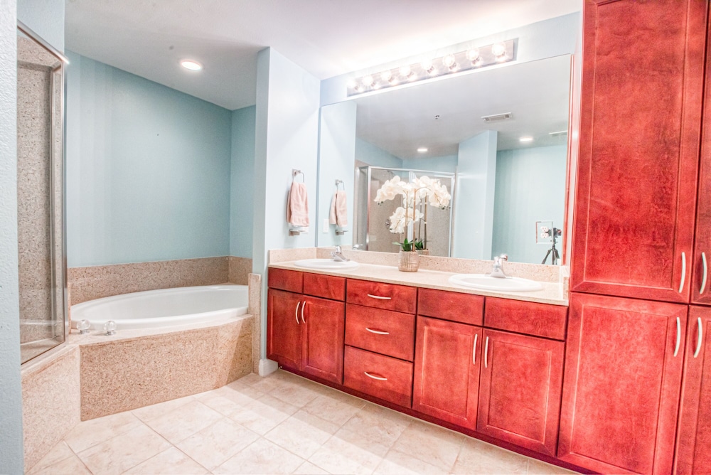 Laketown Wharf Resort by Aneliya's Rentals - photo 824