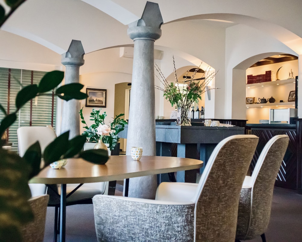 Hotel Restaurant Valuas — 5-Star Luxury Hotel in Venlo, Netherlands