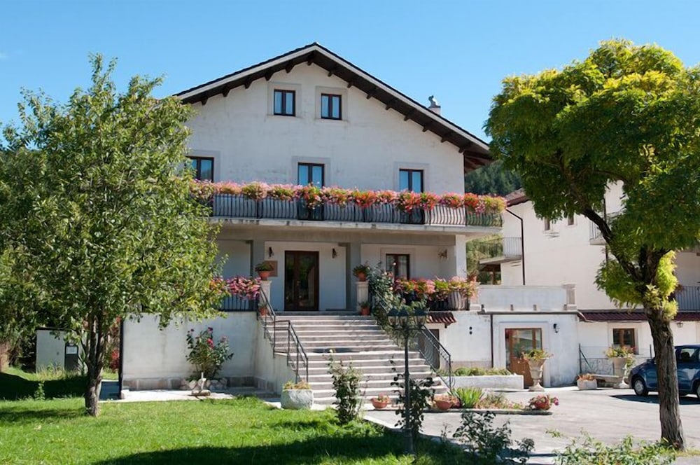Albergo della Corte - carbon neutral hotel in Pescasseroli