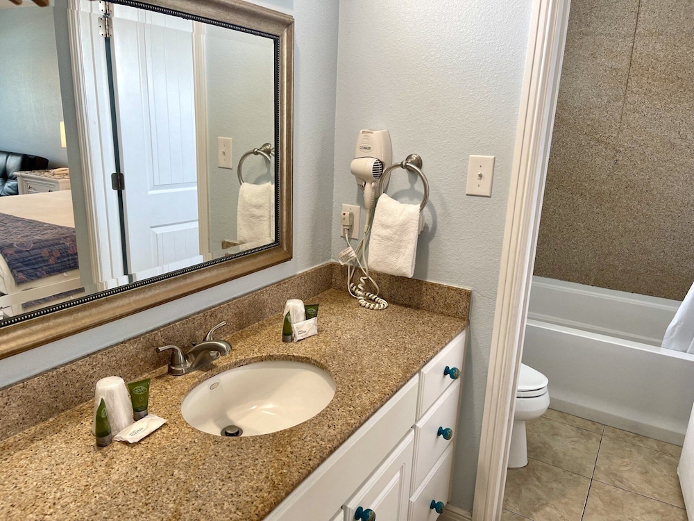 Beachgate Condo Suites And Hotel 437 1 Bedroom Condo - photo 4