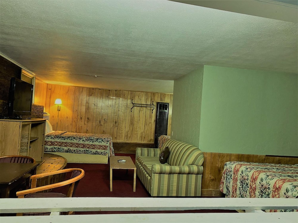 Madill Inn - photo 16