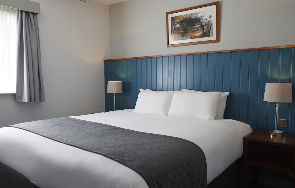 The Longshoot Hotel by Greene King Inns - carbon neutral hotel in Nuneaton