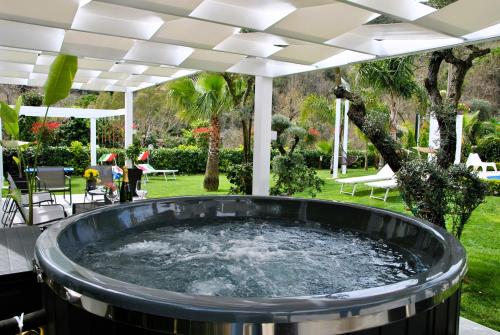 Villa Giselda con idromassaggio — 4-Star Luxury Hotel in Formia, Italy