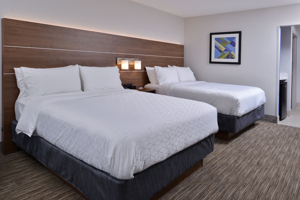 Holiday Inn Express & Suites Marshalltown by IHG - photo 14