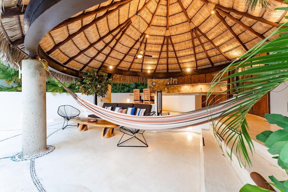 Villa Bellavista I — 4-Star Luxury Hotel in Santa Maria Huatulco, Mexico