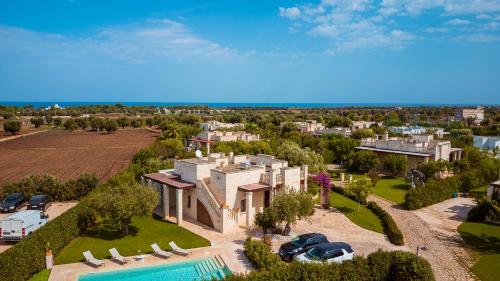 HelloApulia Villa Domenica Family Sea & Garden Retreat Walkable Local Dining minutes from the Beach — 4-Star Luxury Hotel in Monopoli, Italy