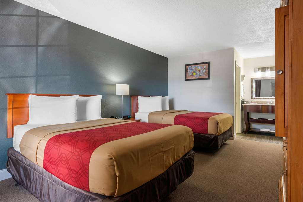 Econo Lodge Airport at RJ Stadium - photo 22