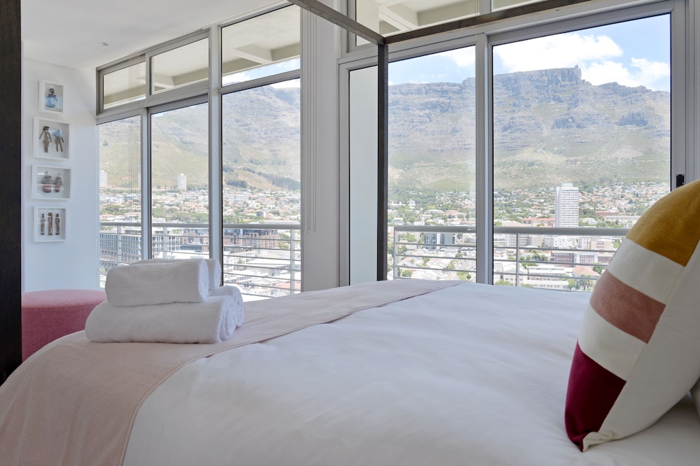 Modern Designer Penthouse with Panoramic views Amanda — 4-Star Luxury Hotel in Cape Town, South Africa