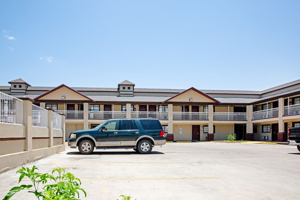 OYO Hotel McAllen Airport South - photo 69