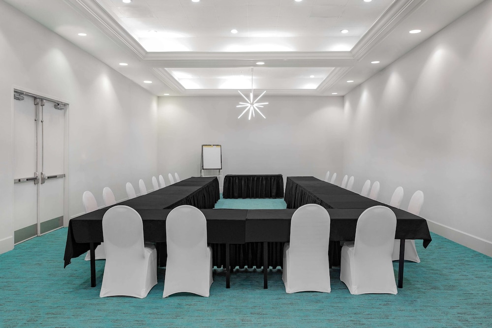 Holiday Inn Resort Kissimmee by the Parks by IHG - photo 61