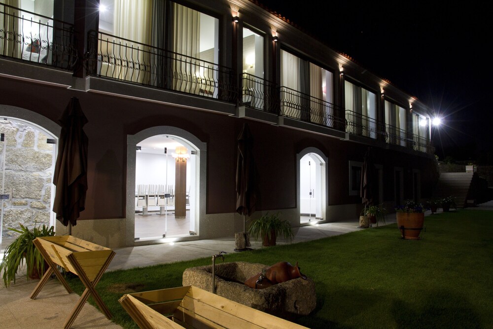 Quinta de VillaSete — 4-Star Luxury Hotel in Alpendurada, Portugal