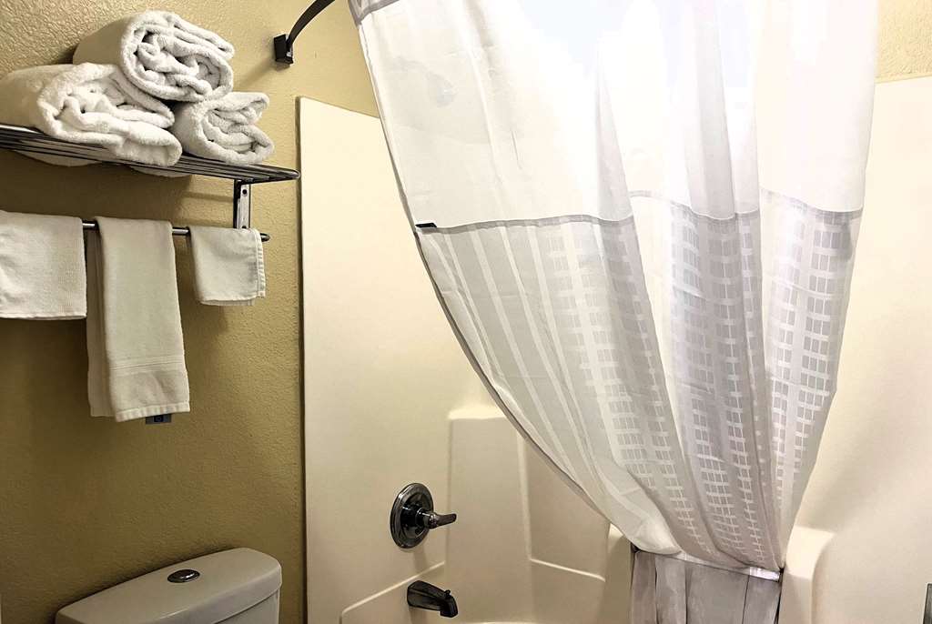 Super 8 by Wyndham Indianapolis NE Castleton Area - photo 31
