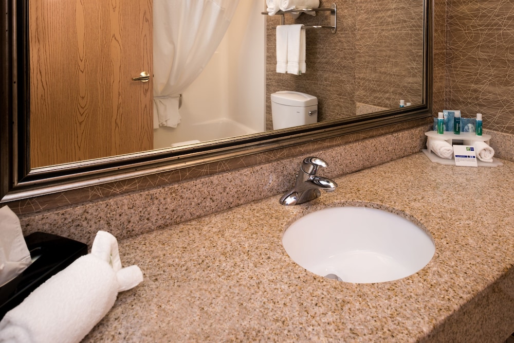 Holiday Inn Express & Suites Bucyrus by IHG - photo 23