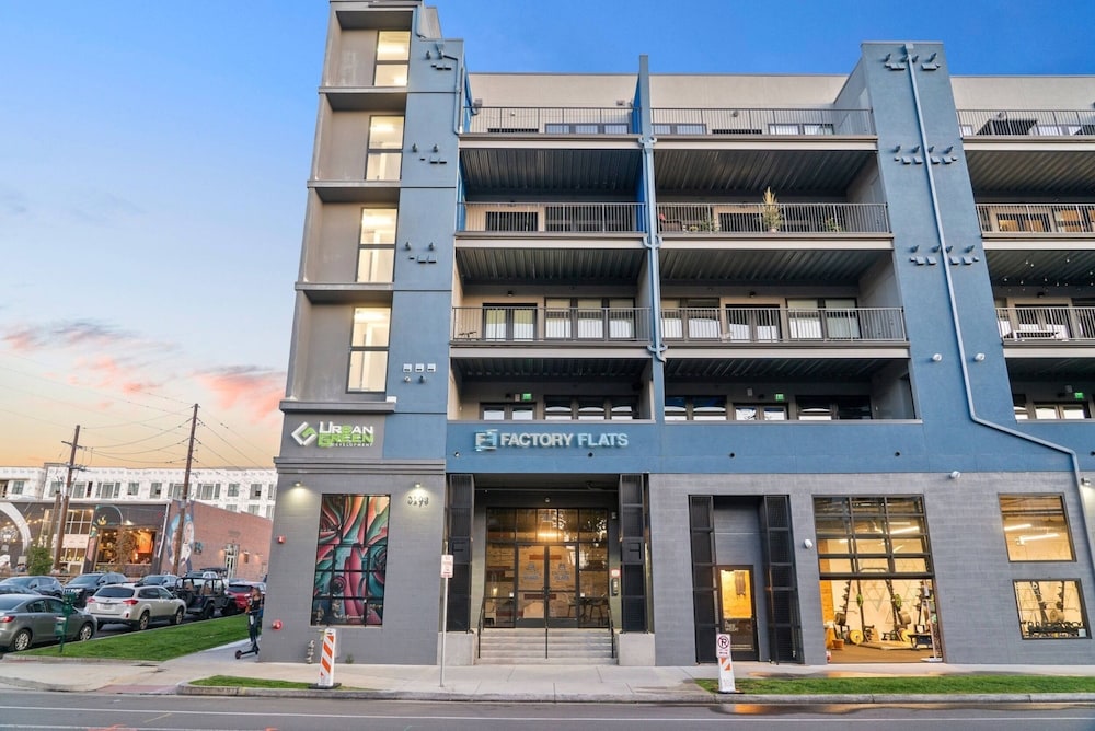 Bright & Breezy RiNo Art Lofts — 4-Star Luxury Hotel in Denver, United States