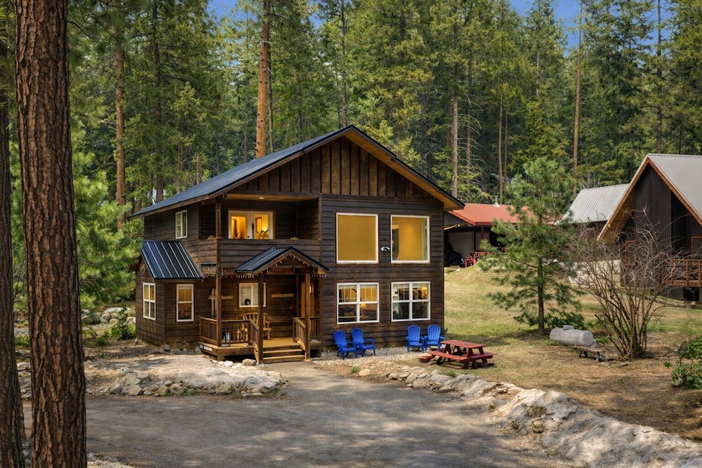 Just Plain Getaway by NW Comfy Cabins — 4-Star Luxury Hotel in Leavenworth, United States