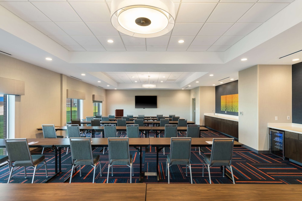 Hampton Inn Circleville - photo 45