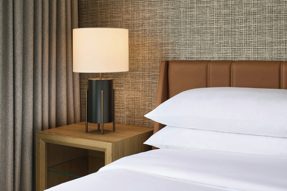 Sheraton Suites Chicago O'Hare - photo 22