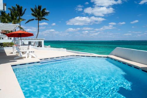 Water's Edge Villa Oceanfront with Private Pool — 4-Star Luxury Hotel in Nassau, Bahamas