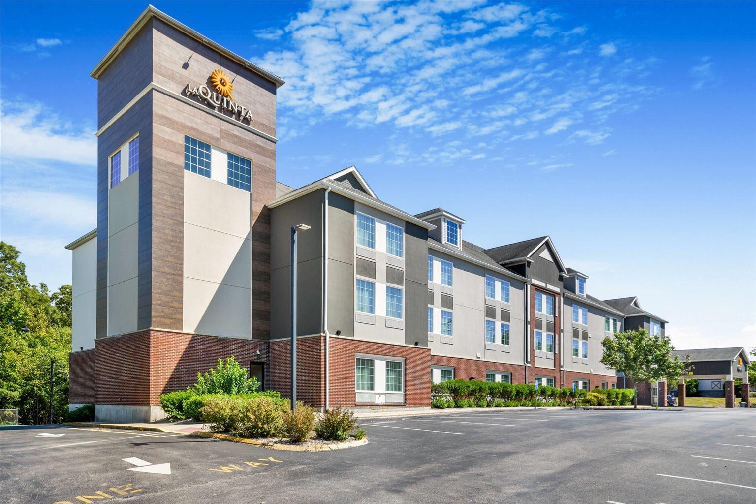 La Quinta Inn & Suites by Wyndham Stonington Mystic Area - photo 3