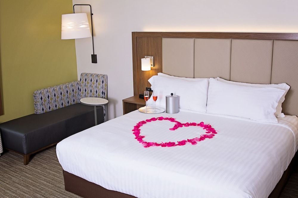 Holiday Inn Express & Suites Greenwood Mall by IHG - photo 7