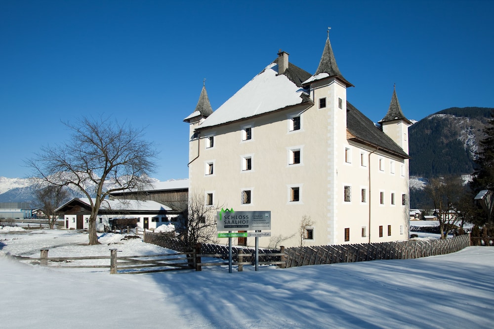 Schloss Saalhof - carbon neutral hotel in Maishofen
