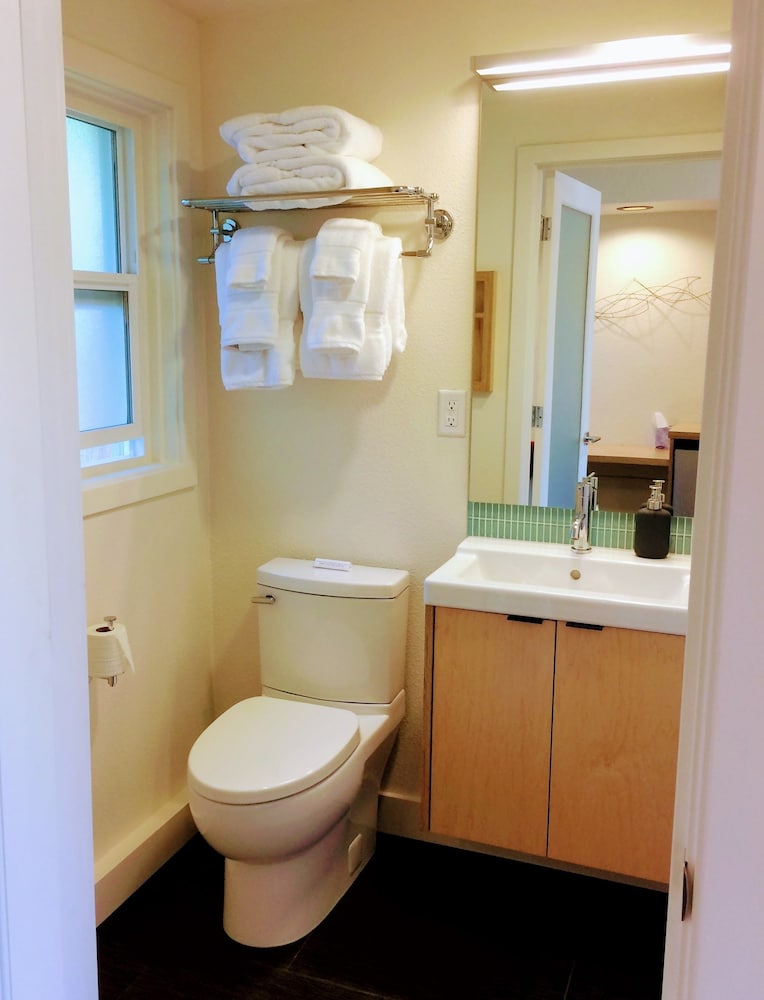 Heliotrope Hotel - photo 56